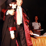 Dr. olan kızının mezuniyet töreninde